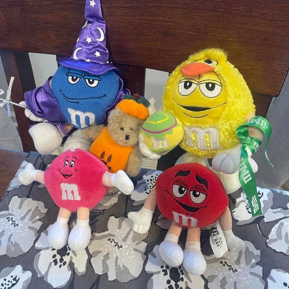 M&M's Plush Lot Wizard Blue Yellow Duck Easter Red Pink Pumpkin Bear Stuffed Toy